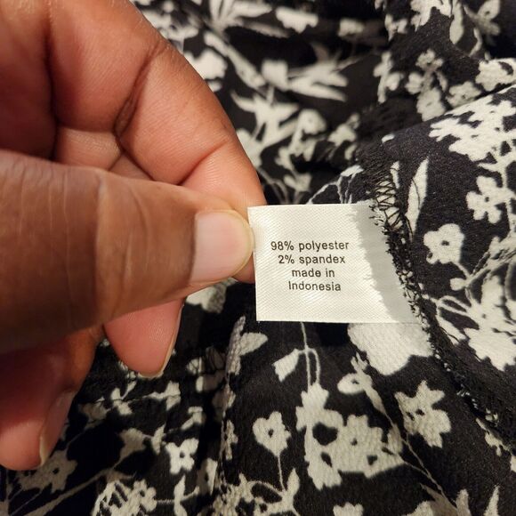 Lane Bryant Black White Floral Button Up Blouse Size 26/28 Bloomcore Feminine - Picture 8 of 13